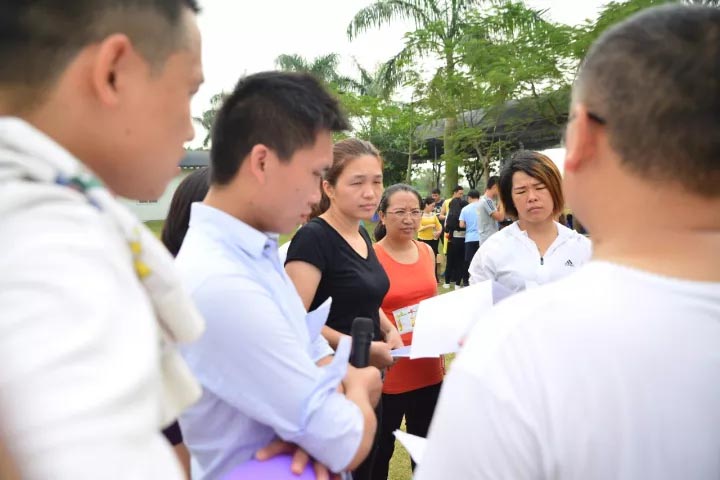 口哨發(fā)令、旗幟落下，比賽的完美呈現(xiàn)，離不開裁判員的辛苦付出，低調(diào)是他們的代名詞