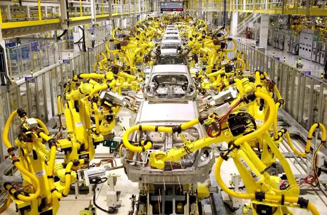 工業(yè)機器人已經(jīng)在汽車廠、船艇廠等工作場景證明了自己的價值