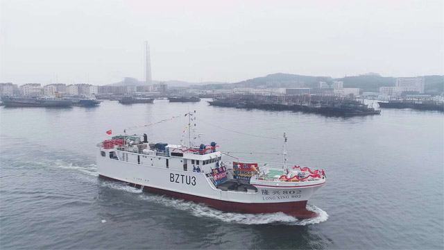 我國自主建造的首批兩艘大洋性玻璃鋼超低溫金槍魚延繩釣船隆興801和隆興802順利啟航，對于我國的玻璃鋼漁船產(chǎn)業(yè)化進(jìn)程具有里程碑式的重要而深遠(yuǎn)的意義。廣東博皓提供玻璃鋼船艇選材解決方案。
