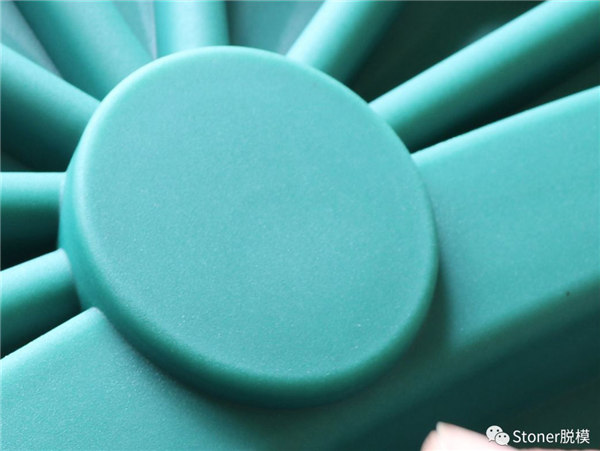 使用Stoner TraSys RotoFlow改善了產(chǎn)品質(zhì)量，提供了沒有針孔的光滑表面！