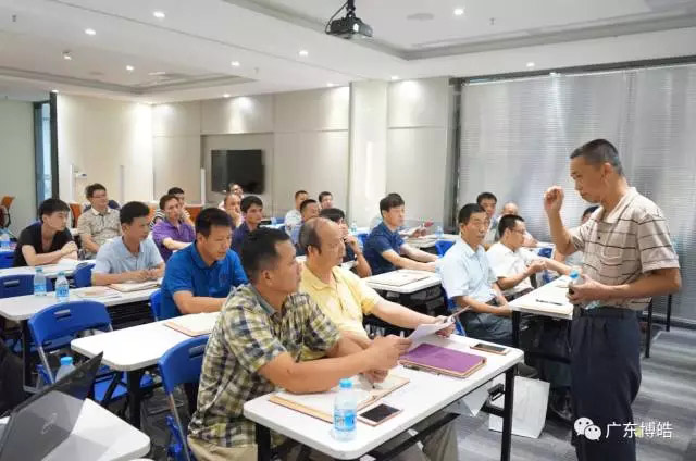 主講——原中國玻璃鋼協(xié)會技術(shù)研修的模具制作特聘講師、廣東博皓復(fù)合材料有限公司復(fù)合材料應(yīng)用技術(shù)總顧問譚永枝老師